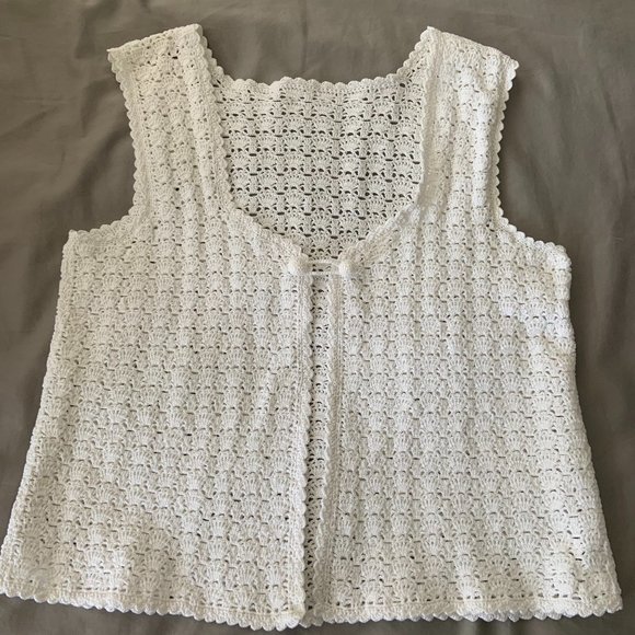 White Vintage Crotchet Knit Women's Vest Sleeveless Tank Top with front button - Picture 2 of 6